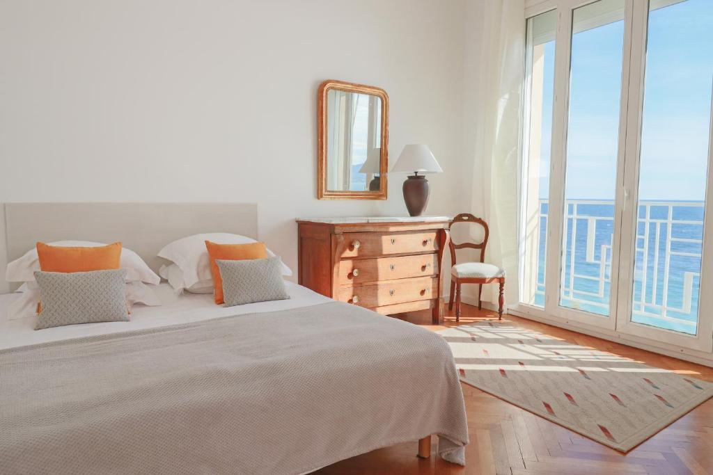 Charming Apartment on Seafront with Rooftop - 5