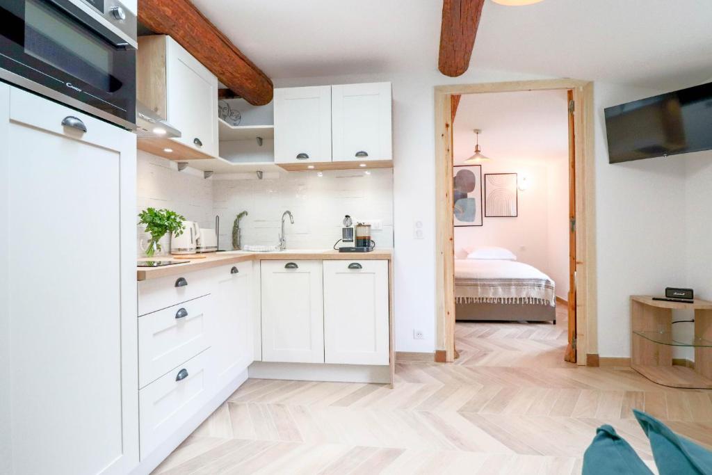 Luxurious & calm flat in heart of Old Antibes - 2