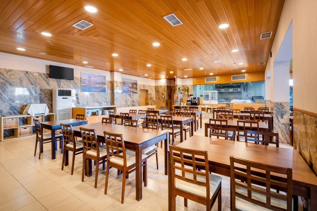 Hotel Santa Catarina Algarve — Restaurant & bars in Portimão, Faro