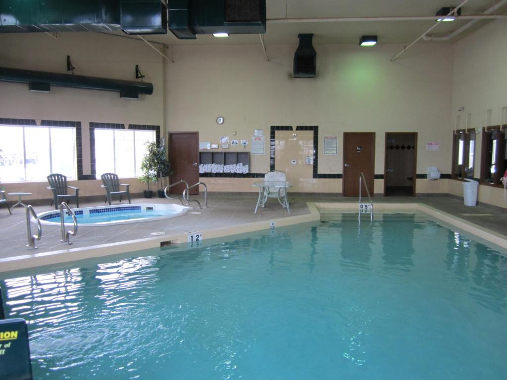 Super 8 By Wyndham Fort St. John Bc photo