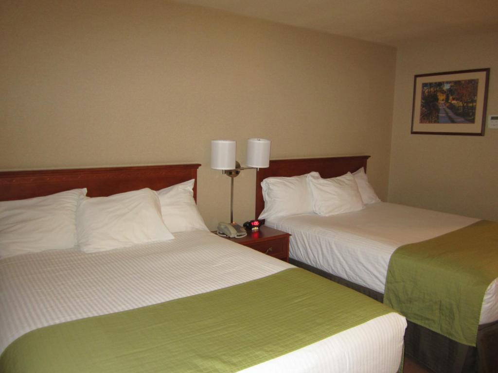 Super 8 By Wyndham Fort St. John Bc photo