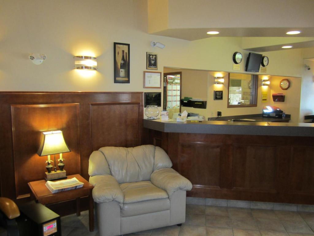 Super 8 By Wyndham Fort St. John Bc photo