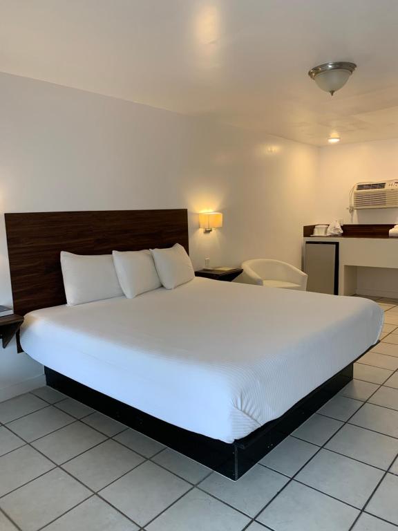 Banana Peel Resort photo