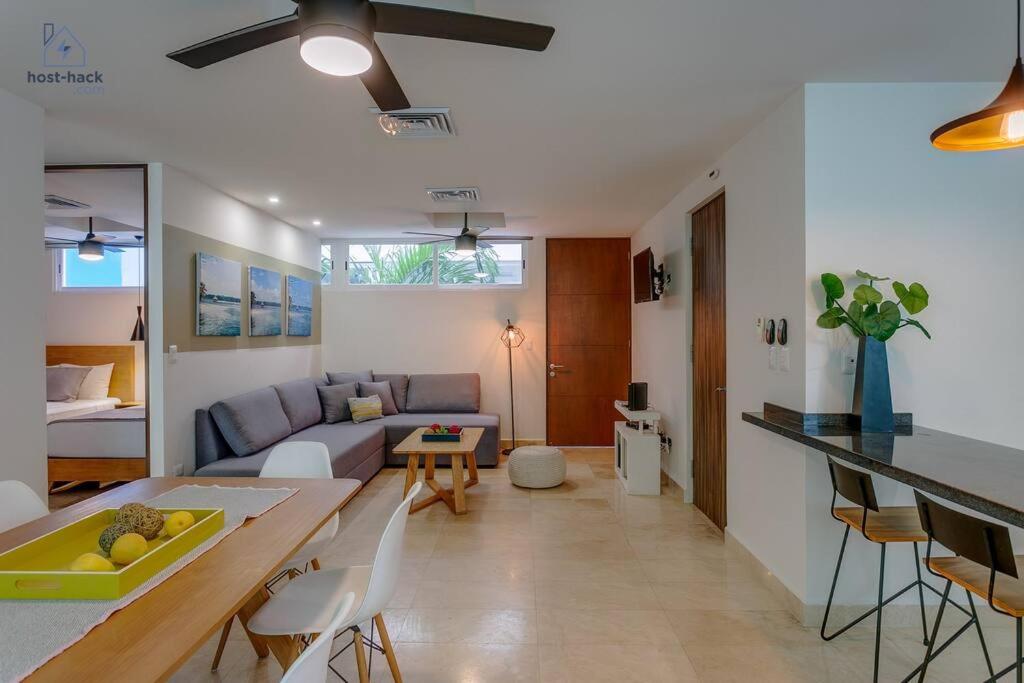 Danzamar 4, 5 blocks away from Playa Pelicanos, Playa del Carmen