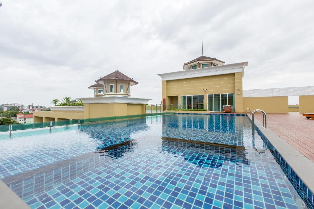 Crystal Palace Hotel Pattaya (SHA Extra Plus) photo