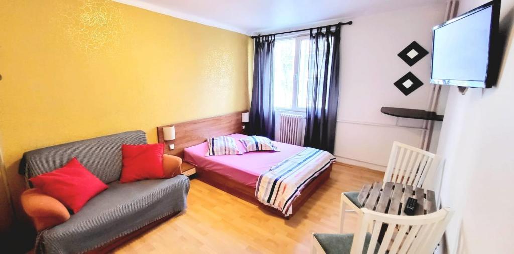 Floreasca Park Studio Apartment — Hotel in Bucharest