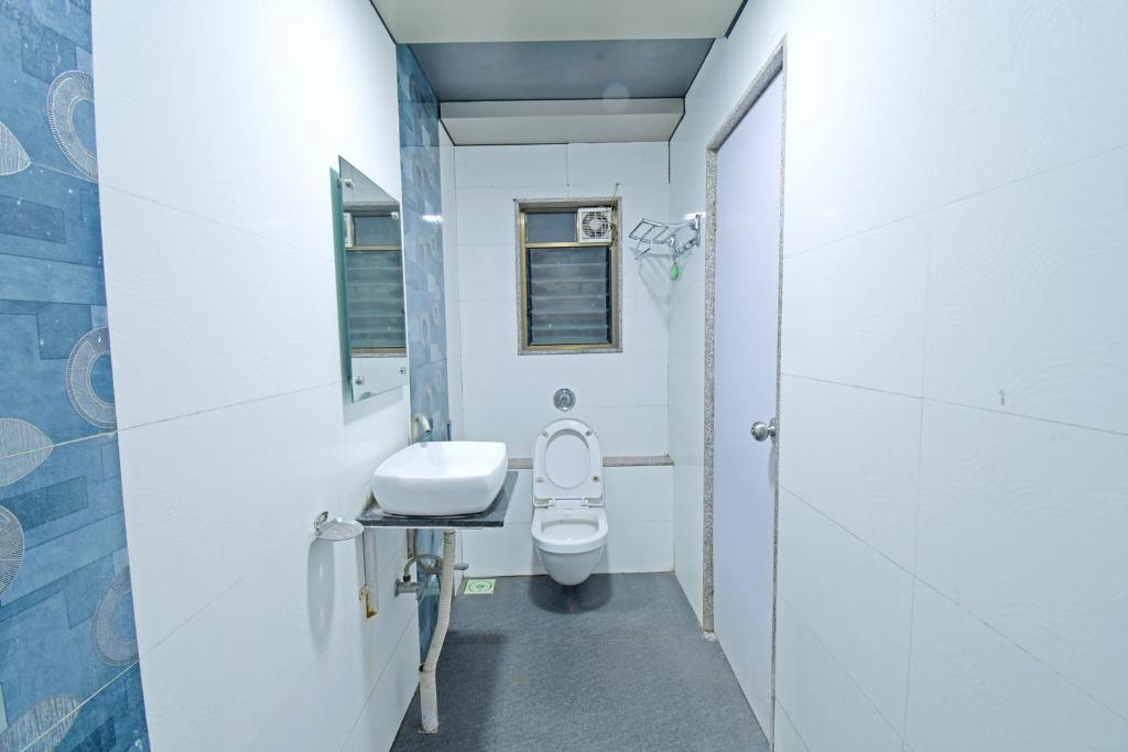 Hotel Vishnupriya Grand photo