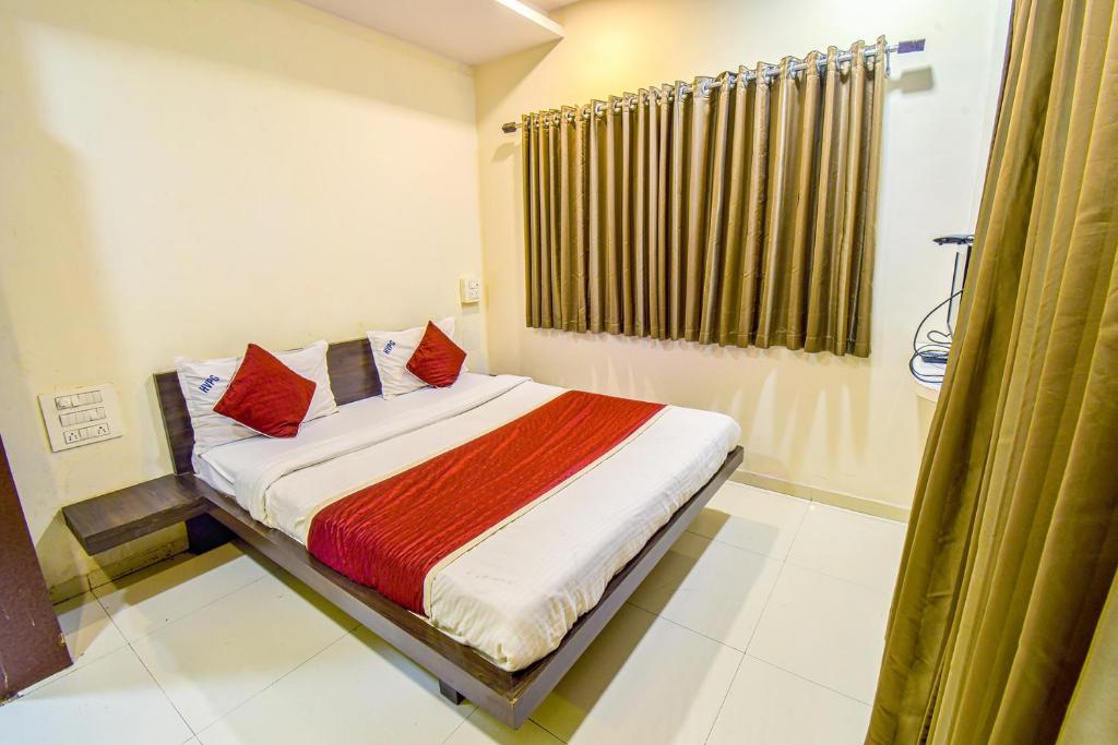 Hotel Vishnupriya Grand photo