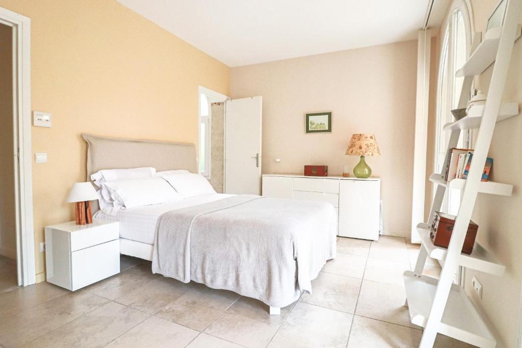 Charming Villa with Jacuzzi at 200m from beaches - 5