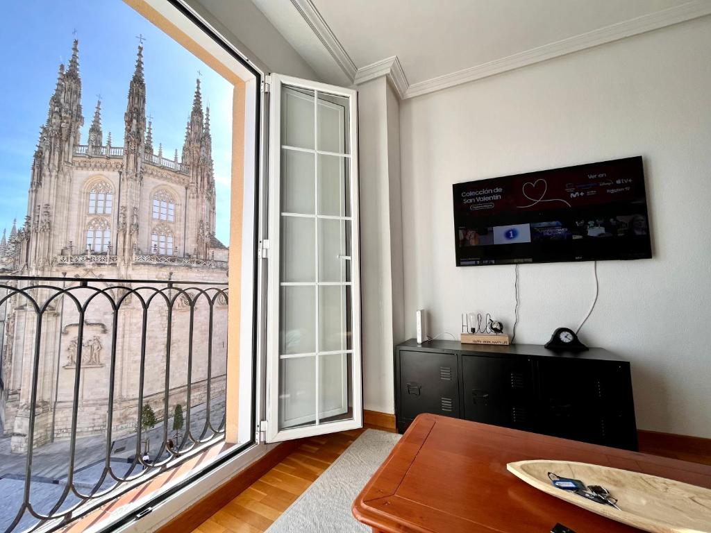 AtuaireHome Balcón con vistas a la Catedral de Burgos - 2