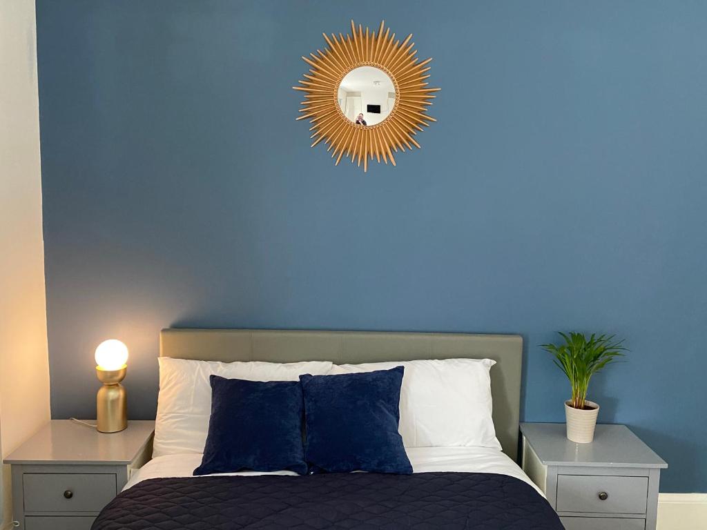 London Road Flats - Free WIFI, washing machine, smart TV, easy access to A50, Derby