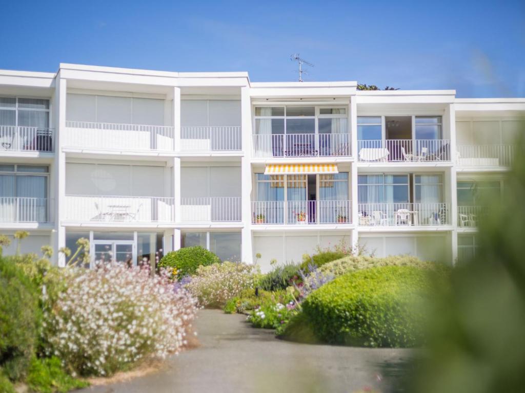 Studio Les Trois Iles-13 by Interhome - 2