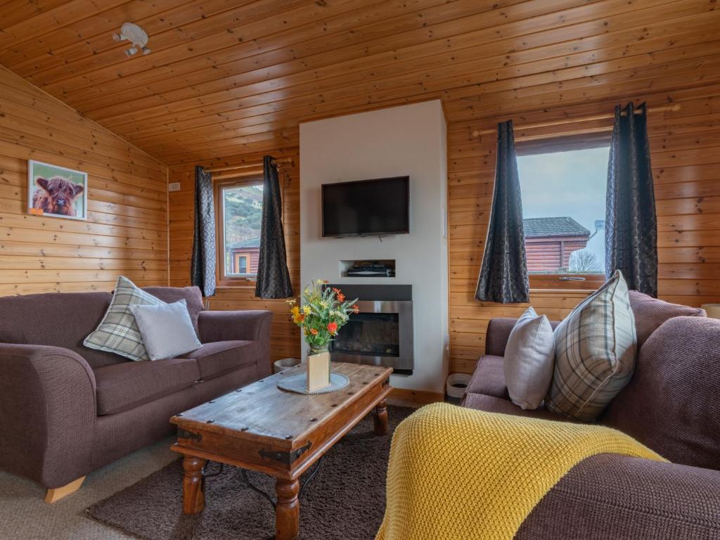 Chalet Loch Leven Lodge 10 by Interhome, Kinross
