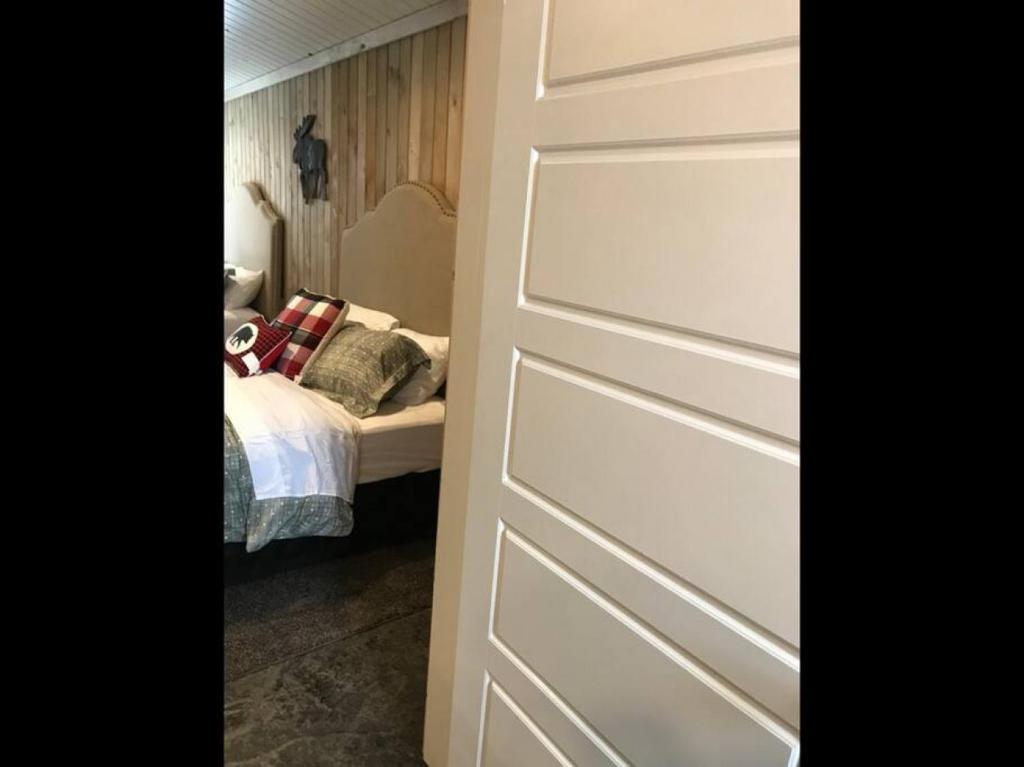 Single Cabin Unit 4, Rea