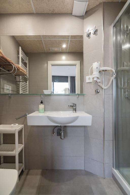Hostal House - 2