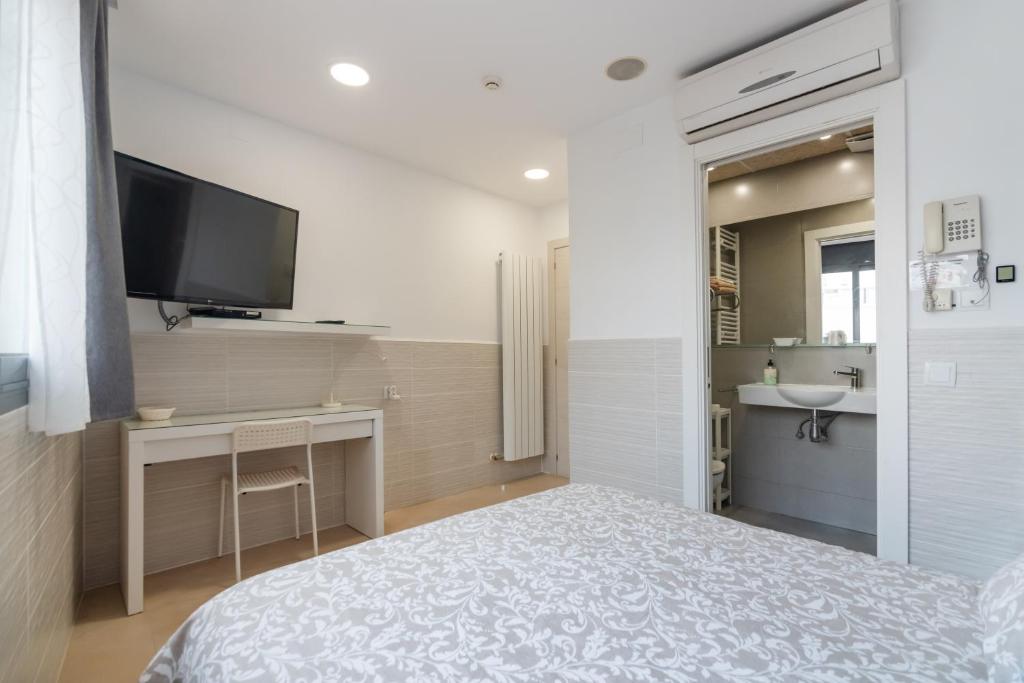 Hostal House - 5