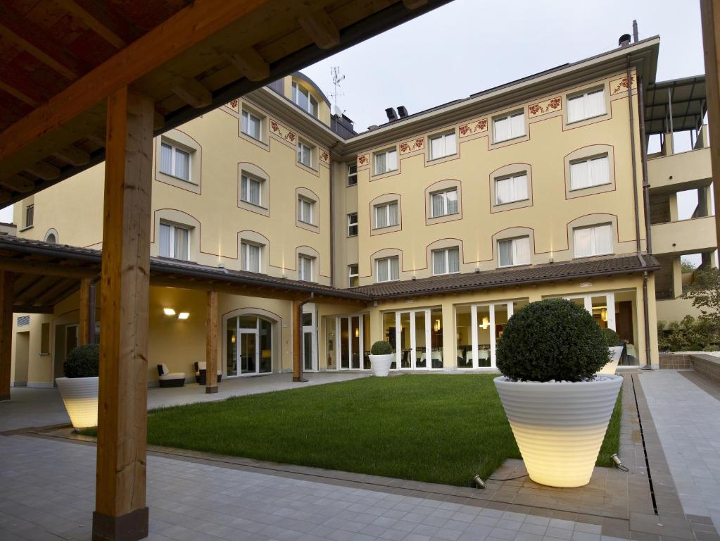 Virginia Palace Hotel — Hotel in Garbagnate Milanese