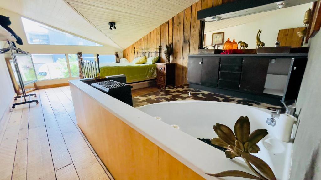 Carwyns Surf House - 1