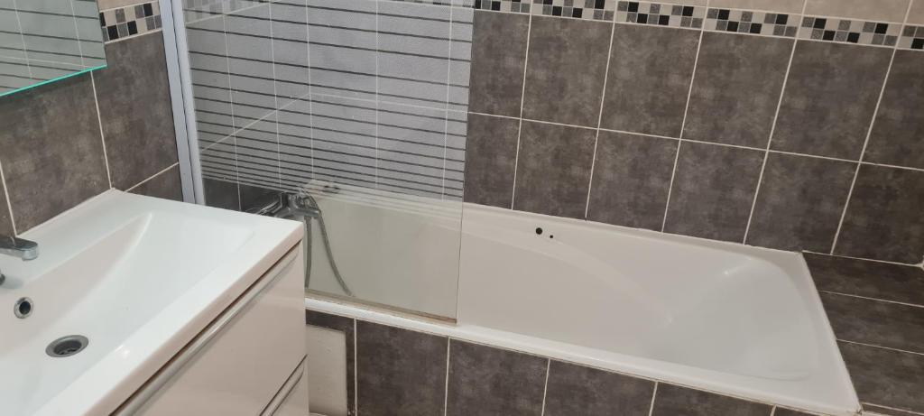 Fabuleux t3 refait à neuf avec cour intérieure - 3