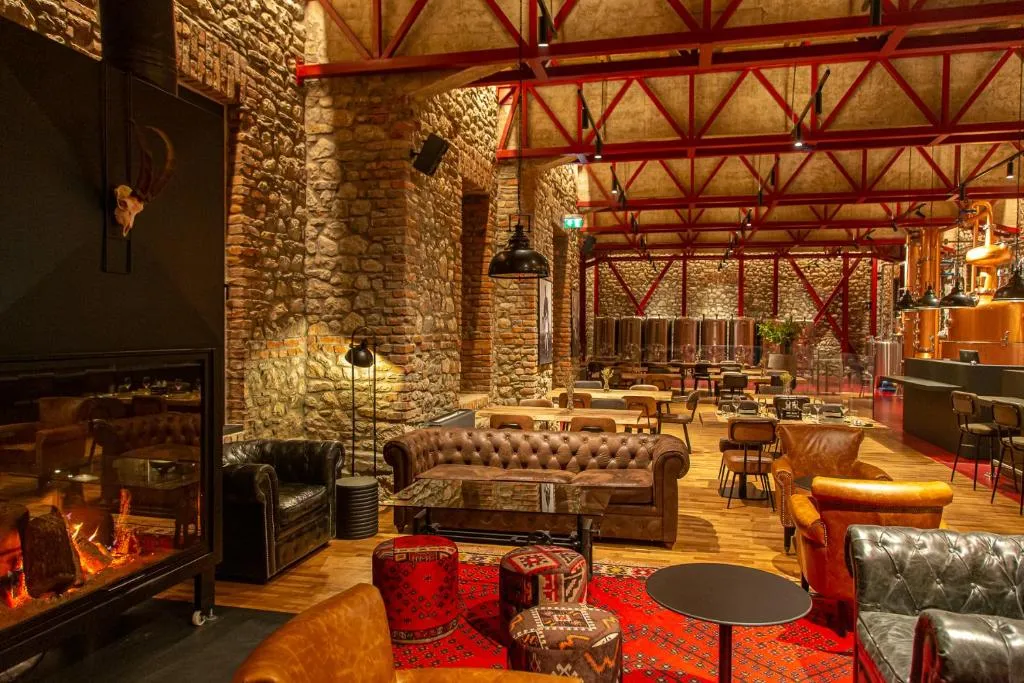 Melesin Distillery, hotel in Leskovik