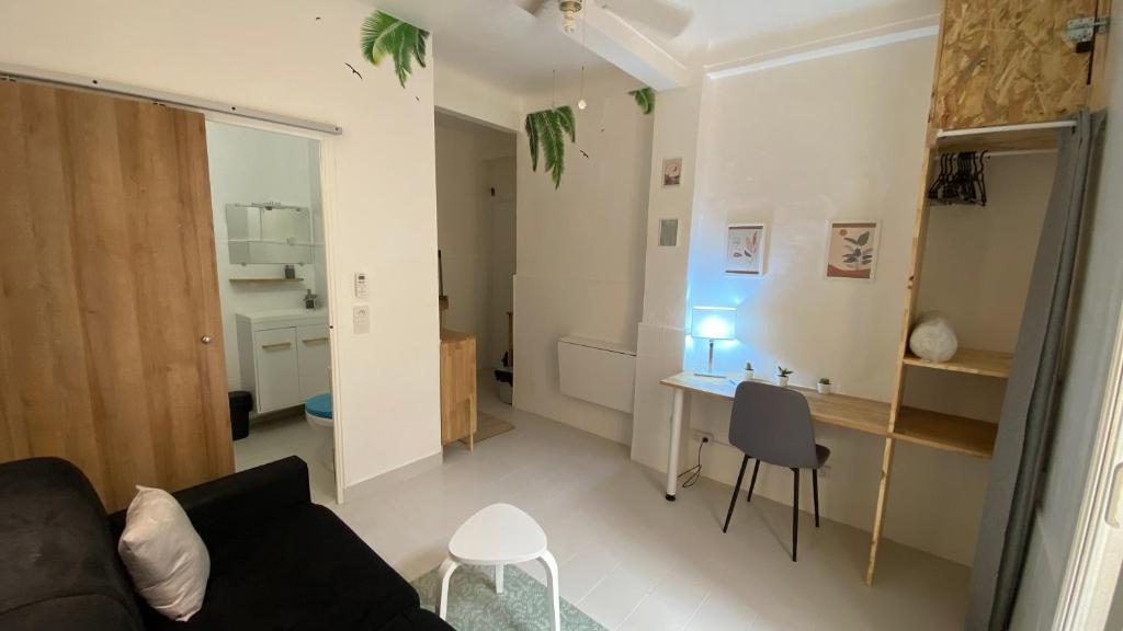Studio Les Cactus avec Terrasse à 5 min à pied de la Plage, Nice
