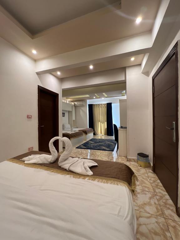 ピラミッズ トップ イン (Pyramids Top Inn)