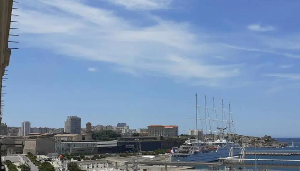 T2 vue mer au pied de La Major - 5
