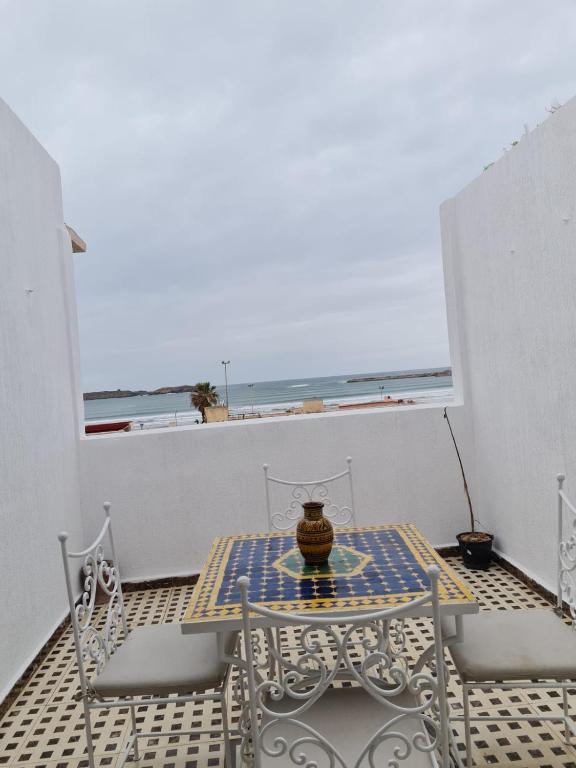 Sea View Duplex Private Terrace - Fibre Wi-Fi & Netflix, As-Sawíra