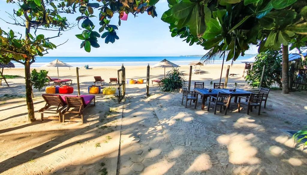 Aussie Swiss Beach Resort photo