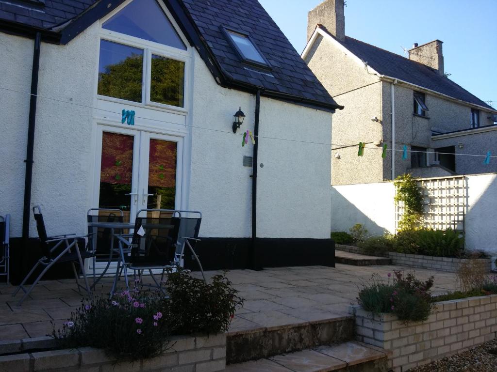The Old School, Caeathro photo 3
