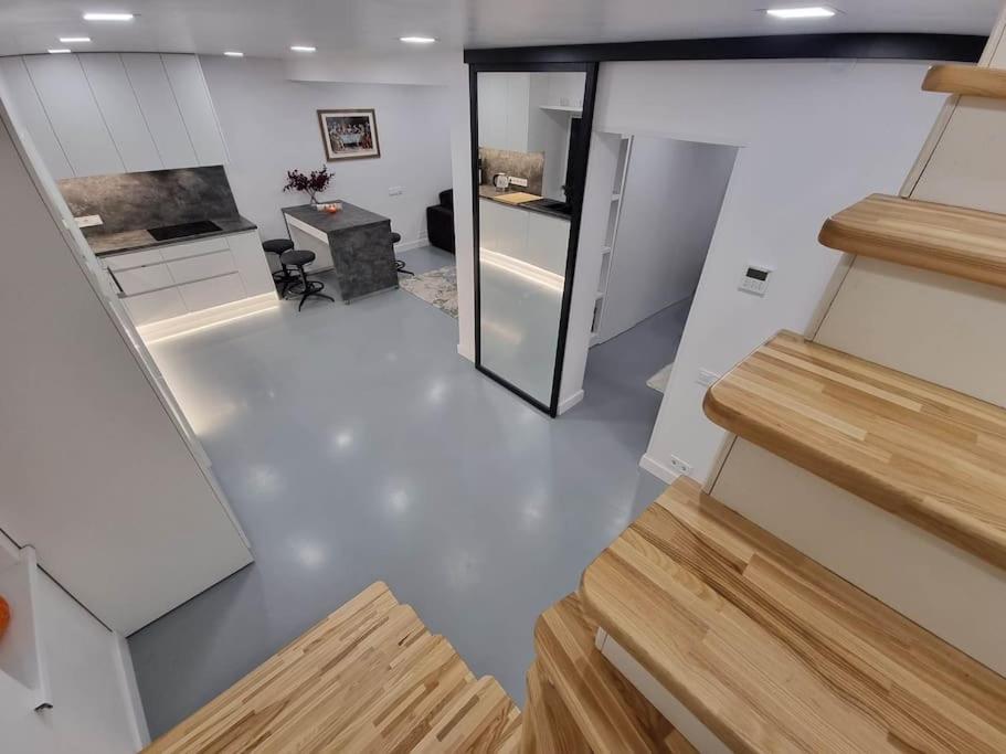 Lakstīgalas, Lejasstrazdi