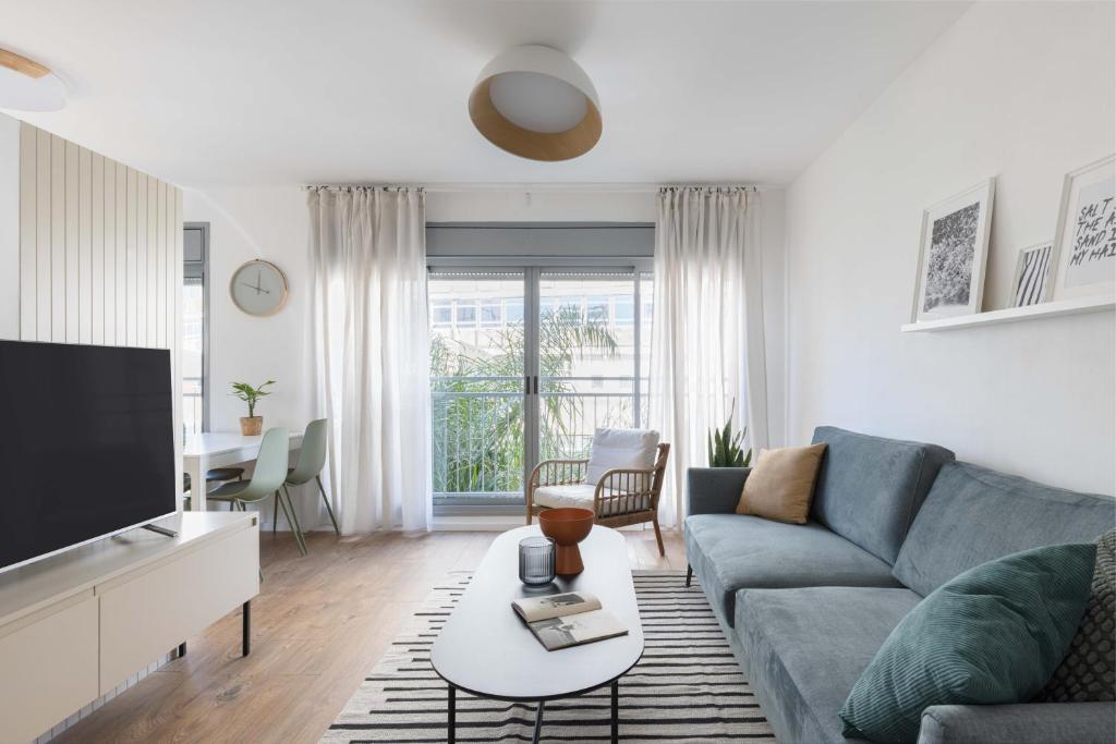 Charming Shalom by TLV2RENT, Tel Aviv