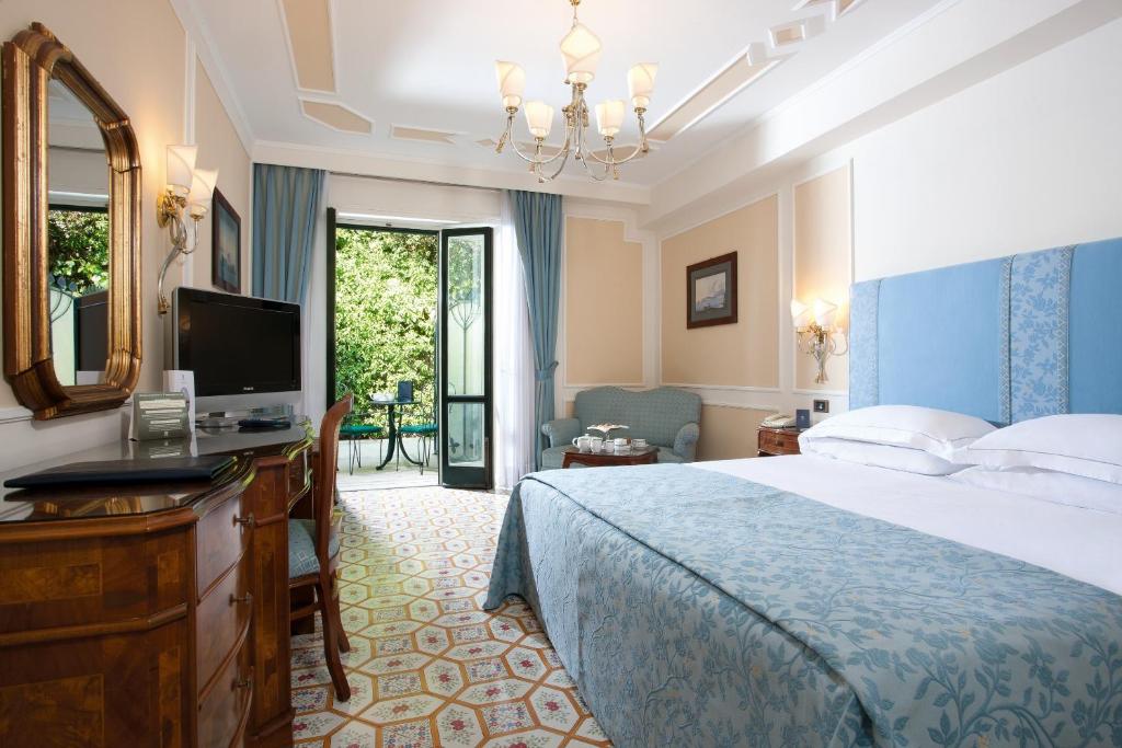 Grand Hotel Royal photo