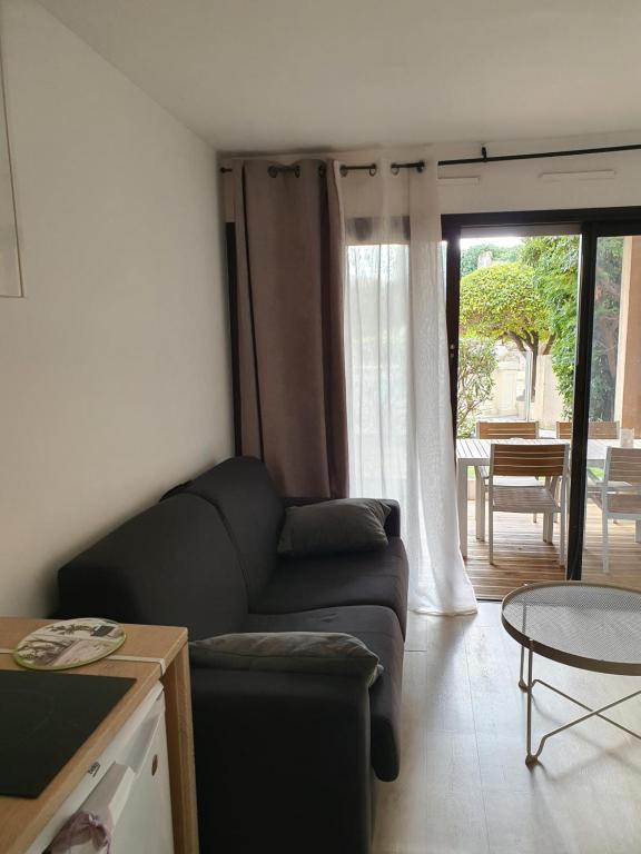 Agréable appartement dans une résidence de vacances avec terrasse et 2 piscines, au bord de la Plage du Midi - 2