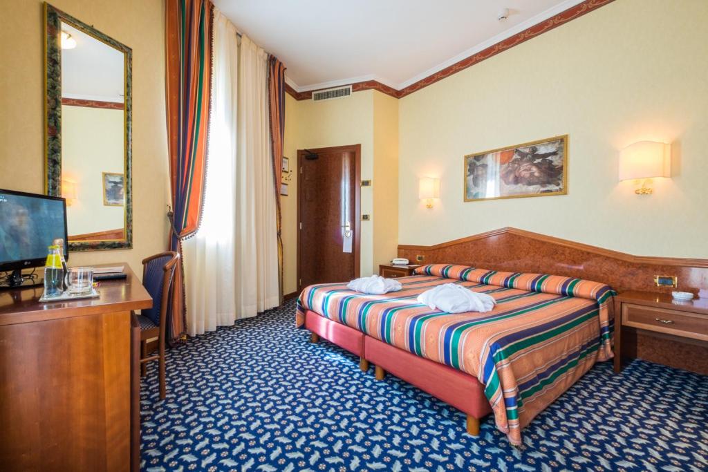 Hotel Royal photo