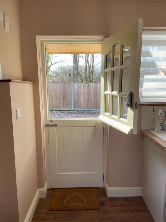 Beech Cottage, Wisborough Green photo 6