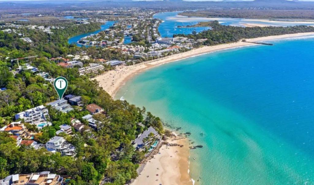 Ocean Views Central to everything , 2 bed, 2 minute walk to Beach photo
