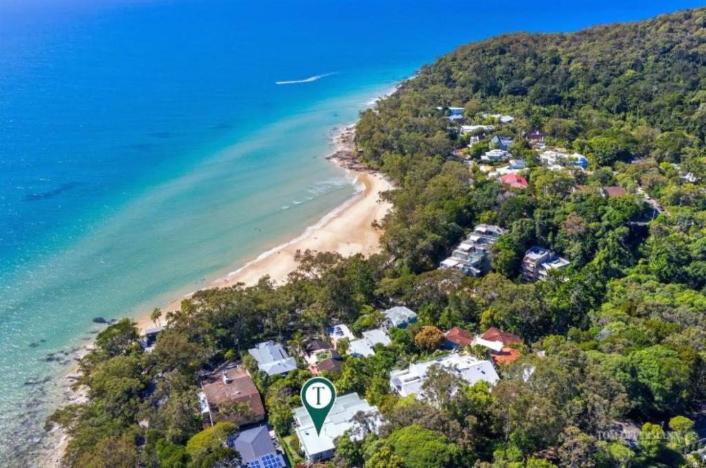 Ocean Views Central to everything , 2 bed, 2 minute walk to Beach photo