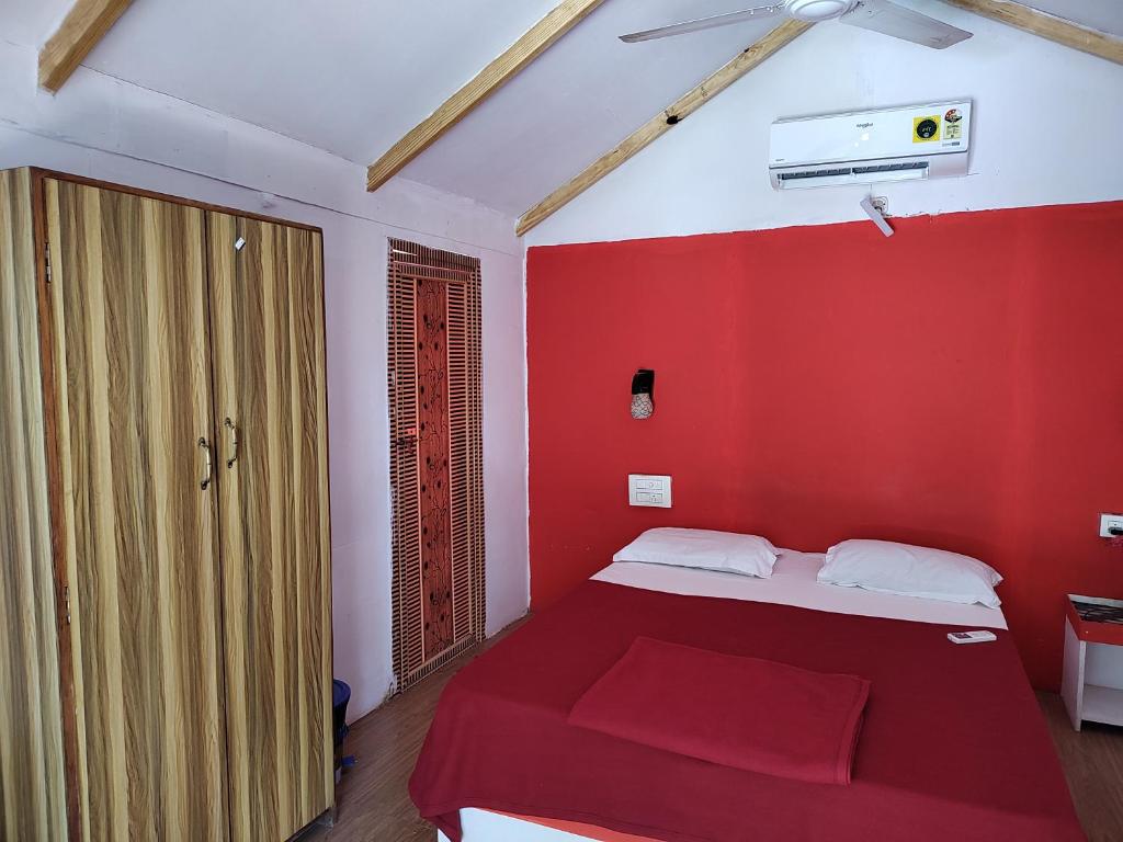 Tropical Bay Beach Hostel& Cottages photo