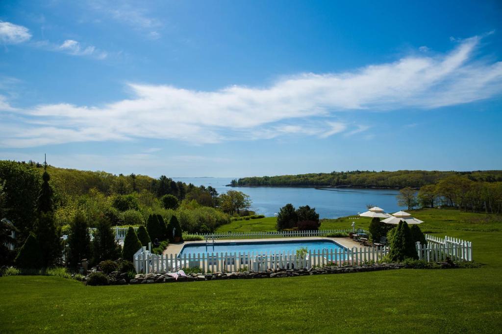 Strawberry Hill Seaside Inn photo