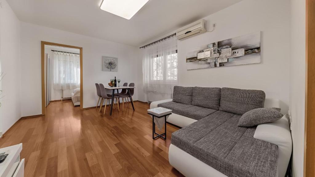 Four Seasons Apartment - FREE PARKING