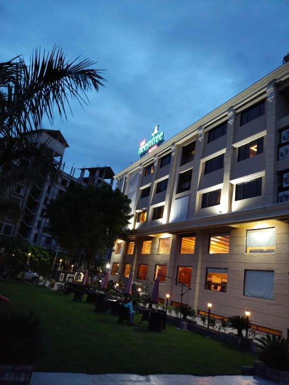 Sai Neem Tree Hotel photo