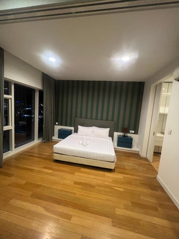 Platinum Suites by MoonOrchid photo