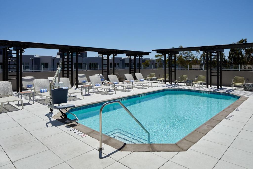 Swimming pool, Element Irvine in Irvine (CA)