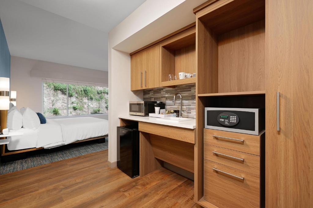 Element New York Wood Ridge photo