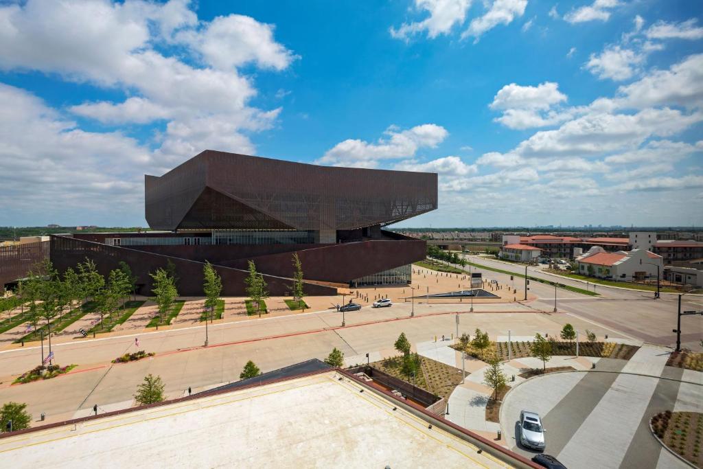 The Westin Irving Convention Center at Las Colinas photo