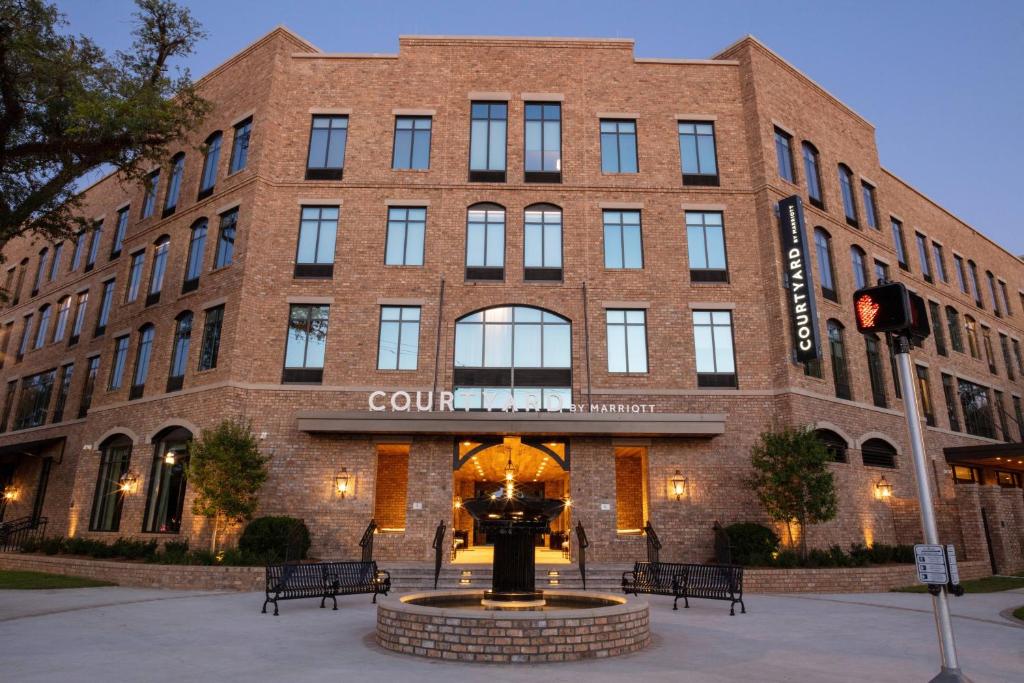 Courtyard by Marriott Thomasville Downtown — Hotel in Thomasville (GA)