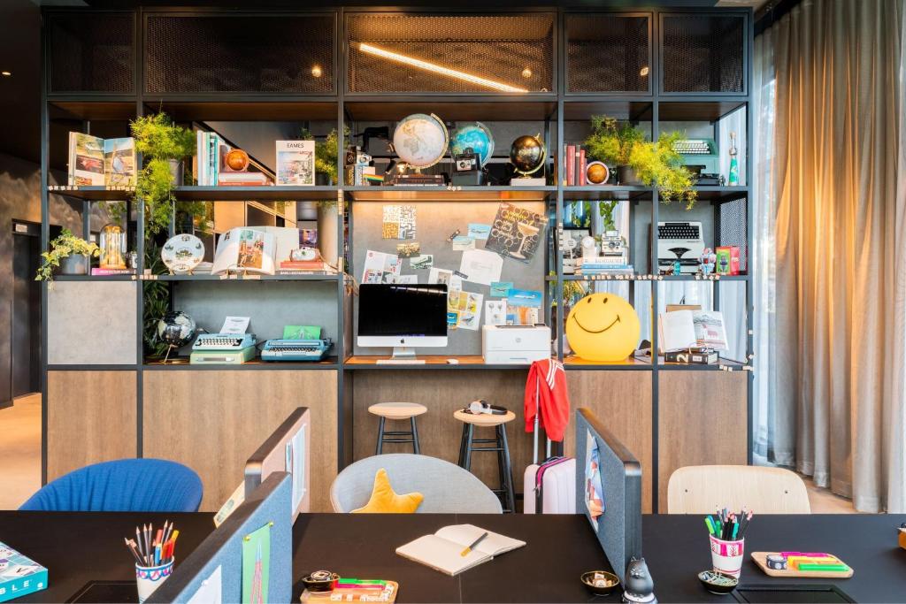 Moxy Berlin Airport photo
