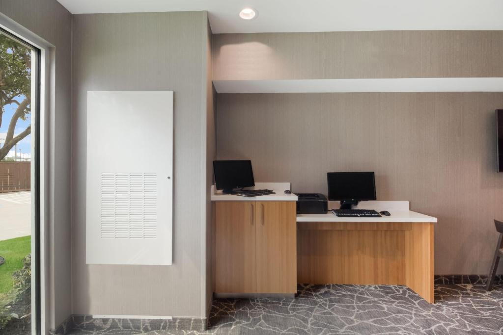 SpringHill Suites Dallas NW Highway at Stemmons/I-35E photo