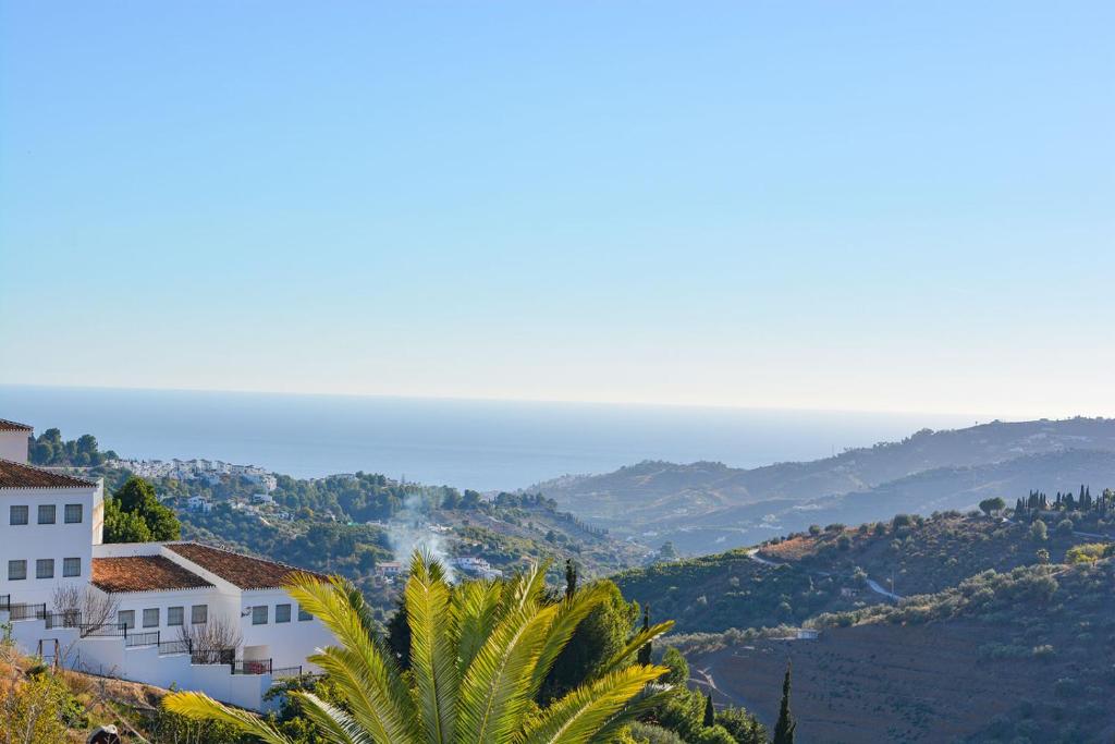 La Fuente APT6, Frigiliana Amazing 2 bedroom Family Apartment with views, Padel Court and 2 Pools HansOnHoliday Rentals - 4